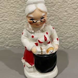 Vintage Napco Mrs. Claus Figurine